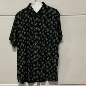 Men's Black Short-Sleeve Palm Pattern Button-Down Shirt